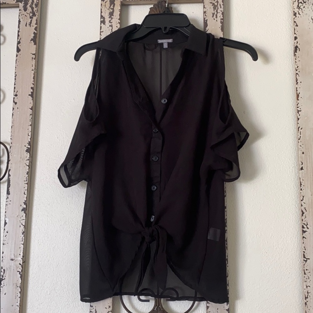 Open shoulder, black, button up